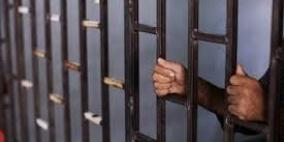 الاحتلال يحول أسير مصاب بالشلل إلى الاعتقال الإداري‎