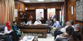 الحملة الوطنية لحرية حركة الفلسطينيين -بكرامة- تلتقي رئيس بلدية نابلس