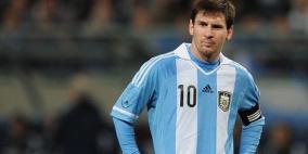 ميسي يغيب من مباراة إيطاليا بسبب الإصابة
