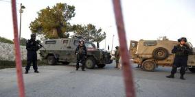 قوات الاحتلال تنصب حاجزاً عسكريا عند مدخل قرية النبي صالح