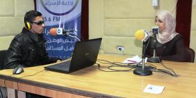 "عبد العزيز" الصحفي الكفيف الذي أتعب مهنة المتاعب