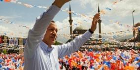 غـزة تحتـفل بفوز حزب "العدالة والتنمية" التركي إلكترونيا