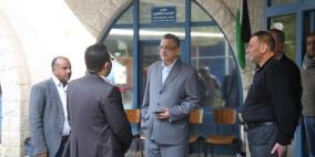 محافظ طولكرم عصام أبو بكر يطلع على واقع مستشفى الزكاة