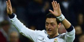 قميص مسعود أوزيل ..ظل في غرفة ملابس الريال حتى حققوا العاشرة