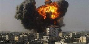 شهيد وعشر إصابات في استهداف منزل في دير البلح