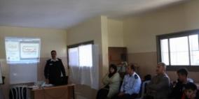 الشرطة تشارك بورشة عمل حول التوعية من أضرار المخدرات في مخيم الفارعه بطوباس