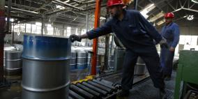 النفط يستقر دون عتبة 80 دولارا في ادنى مستوياته منذ 2010