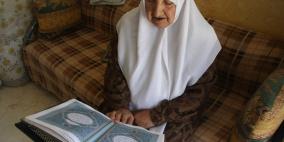 نعيمة الأمية في عقدها الثامن تحفظ القرآن كاملاً