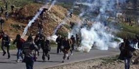 الاحتلال يقمع مسيرة المعصرة ويمنعها من الوصول إلى الجدار