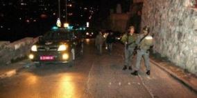 الاحتلال يعتقل عددا من الشبان في العيسوية