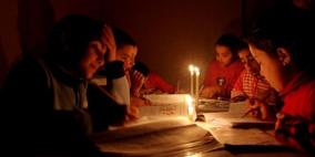 "جدول الكهرباء" الامتحان الأصعب للطلبة بغزة