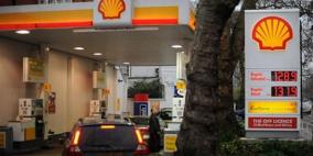 قوة الدولار تطيح بالنفط وبرنت يخسر 7 دولارات هذا الشهر