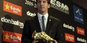 الأعجوبة ميسي يتسلم جائزة الحذاء الذهبي