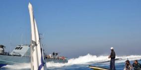 زوارق الاحتلال تستهدف الصيادين في بحر غزة