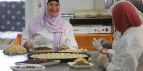 استقبال العيد بالحلوى المفضلة.. "المعمول"