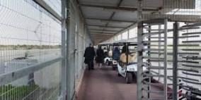 قوات الاحتلال تعتقل تاجرين خلال الأسبوع في معبر بيت حانون