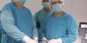 وفد طبي أسترالي يجري 35 عملية منظار وجراحة في الركبة والعظام في مستشفى رفيديا