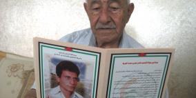 كواكب لا تغيب" لـ"الإعلام" و"اتحاد المرأة": محمود قتلوه مع كتبه" !وناصر شهيد حي