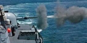 زوارق الاحتلال تستهدف الصيادين في بحر غزة