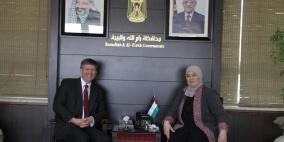 د.غنام تطلع القنصل البريطاني العام على معاناة شعبنا جراء الإحتلال وإجراءاته