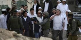 مستوطنون يعتدون على عائلة في الخليل 