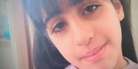 بدموع وحسرة تستذكر ياسمين حجير طفلتها المرحومة ندين