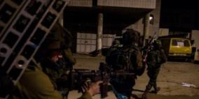 الاحتلال يعتقل 14 مواطنا من الضفة بينهم صحفي