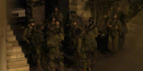 الاحتلال يعتقل 8 مواطنين خلال عمليات دهم في محافظة الخليل