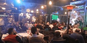 الفلسطينيون يشجعون المنتخب الفلسطيني "الفدائي" في رام الله