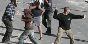 مستوطنون يرشقون مركبات المواطنين بالحجارة