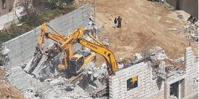 الاحتلال يهدم منزلا في شعفاط ويجبر صاحبه على دفع فاتورة الهدم