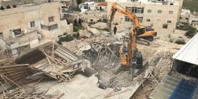  الاحتلال يهدم بناية ويجبرعائلة على هدم منزلها بالقدس
