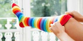 حيلة بسيطة لتحويل الجوارب الملونة إلى جوارب خفية