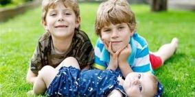 هل الطفل الأوسط "دائماً مظلوم" كما يُشاع؟