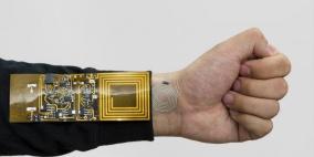 أمريكا: تطوير بطاقة لاصقة لقياس النبض والتنفس