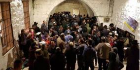 اعتقالات تطال العشرات ومئات المستوطنين يقتحمون "قبر يوسف"