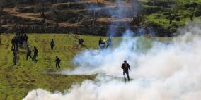 إصابتان برصاص الاحتلال والعشرات بالاختناق في المغير 