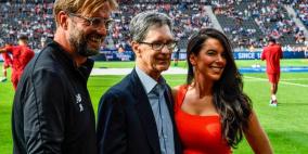 ماذا دار بين كلوب ومالك ليفربول في نفق الملعب؟