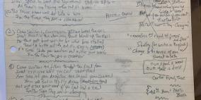 2.2 مليون دولار ثمنا لأغنية على ورقة