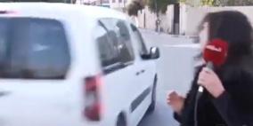 الشرطة تقبض على شخص عرض حياة صحافية للخطر 