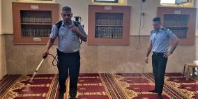 الشرطة تواصل حملة تعقيم المساجد والكنائس
