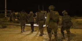 الاحتلال يعتقل 20 مواطنا من الضفة بينهم محررون وطفل