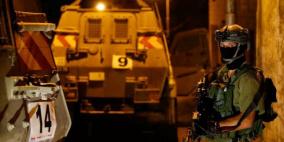 قوات الاحتلال تعتقل 19 مواطنا من الضفة بينهم أشقاء