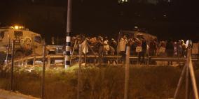 مستوطنون يعتدون بالضرب على مواطن بالخليل