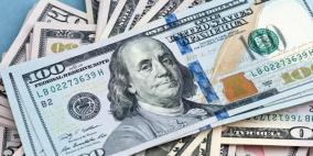 الدولار يهوي وسط توقعات بتساهل أكبر للمركزي الأمريكي إزاء التضخم