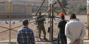 الاحتلال يمنع دخول الفلسطينيين لأراضيهم خلف الجدار تمهيدا لسلبها