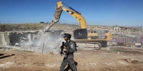 الاحتلال يخطر بوقف بناء سبعة منازل جنوب الخليل