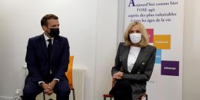 زوجة الرئيس الفرنسي تدخل الحجر 