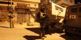 الاحتلال يصيب شابا بالرصاص ويعتقله شرق الخليل