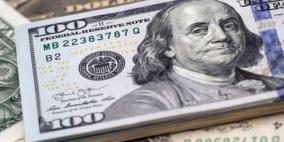 الدولار قابع قرب أدنى مستوى في أسبوعين 